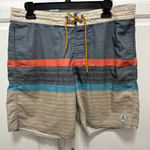 Billabong Swim Blue Tan Striped Trunks Men’s Size Small - Picture 1 of 4